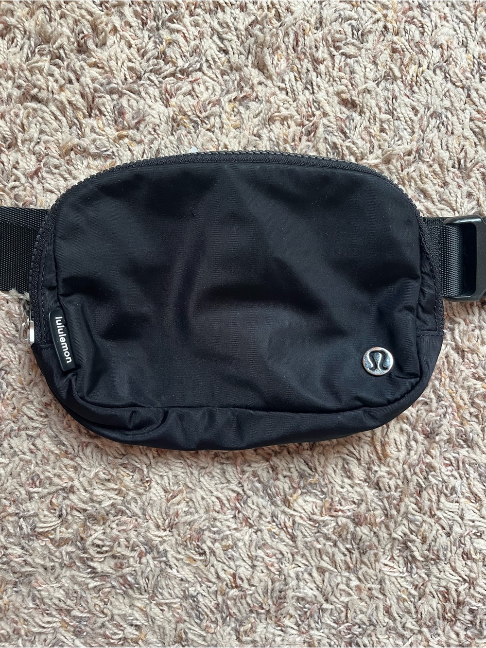 Lululemon Everywhere Belt Bag 1L - Picture 4 of 8